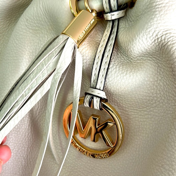 Gorgeous Off-White Michael Kors Purse-100% Genuine luxury LEATHER - Picture 3 of 14